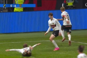 炸裂！瑞典超半场进11球！索尔纳
